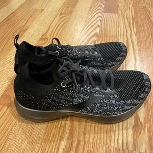 Like New Brooks Levitate 3 sneakers